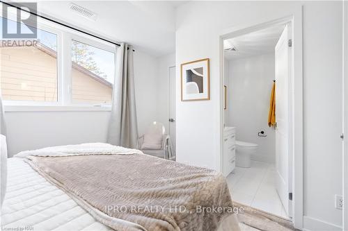 214 - 6065 Mcleod Road, Niagara Falls, ON - Indoor Photo Showing Bedroom