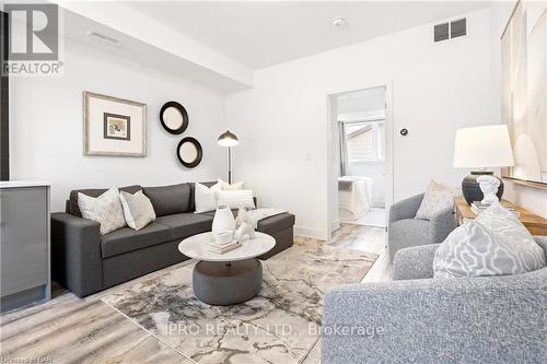 214 - 6065 Mcleod Road, Niagara Falls, ON - Indoor Photo Showing Living Room