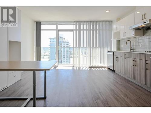 1602 900 Carnarvon Street, New Westminster, BC - Indoor Photo Showing Kitchen