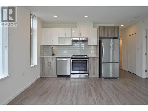 708 900 Carnarvon, New Westminster, BC - Indoor Photo Showing Kitchen