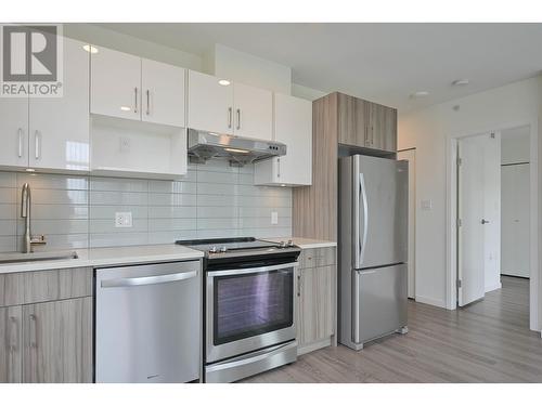 708 900 Carnarvon, New Westminster, BC - Indoor Photo Showing Kitchen With Upgraded Kitchen