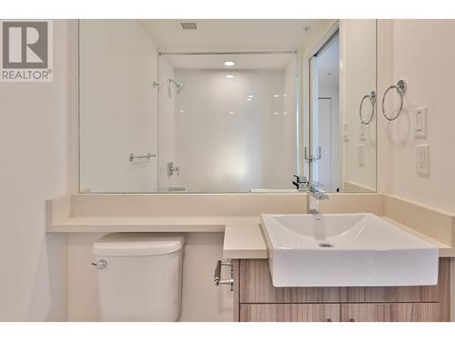 708 900 Carnarvon, New Westminster, BC - Indoor Photo Showing Bathroom