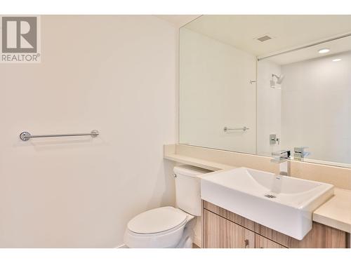 708 900 Carnarvon, New Westminster, BC - Indoor Photo Showing Bathroom