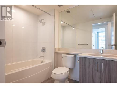 1312 900 Carnarvon Street, New Westminster, BC - Indoor Photo Showing Bathroom