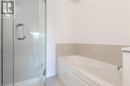 Bathroom featuring separate shower and tub and vanity - 1121 Cooke Boulevard Unit# 7, Burlington, ON - Indoor Photo Showing Bathroom