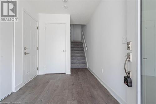 Entrance foyer with wood-type flooring - 1121 Cooke Boulevard Unit# 7, Burlington, ON - Indoor Photo Showing Other Room