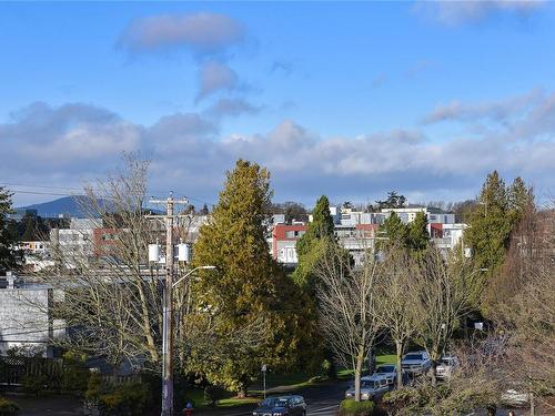 305-2511 Quadra St, Victoria, BC - Outdoor With View