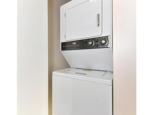 305-2511 Quadra St, Victoria, BC - Indoor Photo Showing Laundry Room