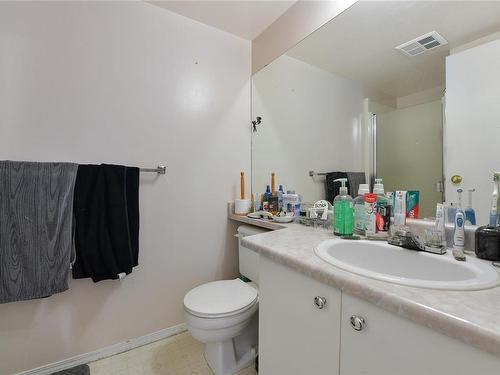 305-2511 Quadra St, Victoria, BC - Indoor Photo Showing Bathroom