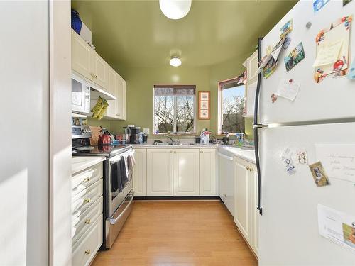 305-2511 Quadra St, Victoria, BC - Indoor Photo Showing Kitchen With Double Sink