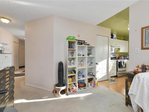 305-2511 Quadra St, Victoria, BC - Indoor