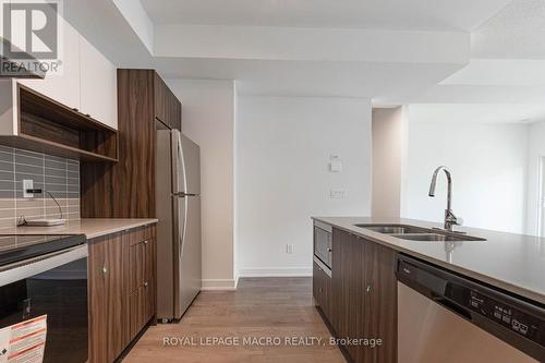 7 - 1121 Cooke Boulevard, Burlington, ON - Indoor Photo Showing Kitchen With Double Sink