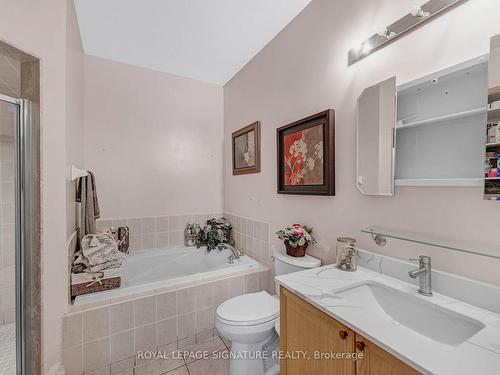 102 Pennyroyal Cres, Brampton, ON - Indoor Photo Showing Bathroom