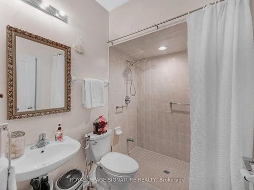 102 Pennyroyal Cres, Brampton, ON - Indoor Photo Showing Bathroom