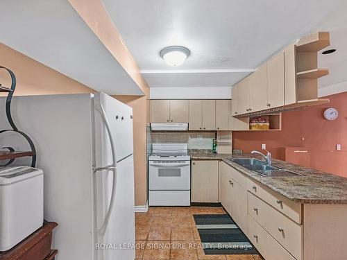 102 Pennyroyal Cres, Brampton, ON - Indoor Photo Showing Kitchen With Double Sink