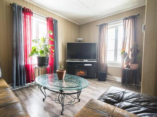 Salon - 435 Av. Bouchard, Saint-Pascal, QC - Indoor Photo Showing Living Room