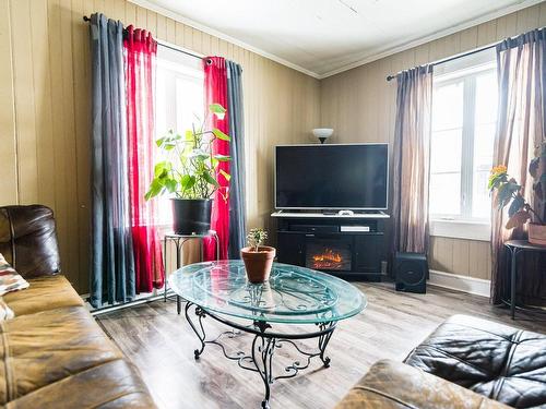 Salon - 435 Av. Bouchard, Saint-Pascal, QC - Indoor Photo Showing Living Room