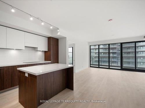 1406-33 Frederick Todd Way, Toronto, ON - Indoor Photo Showing Kitchen