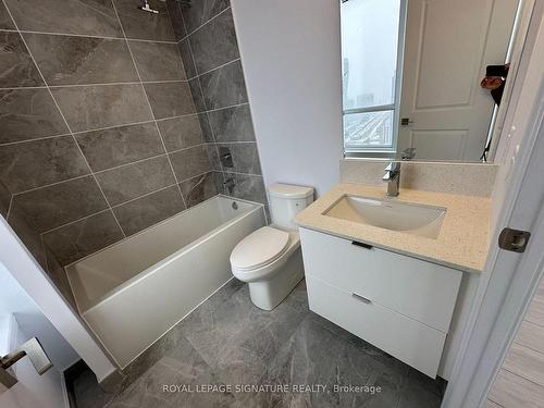 2810-30 Elm Dr W, Mississauga, ON - Indoor Photo Showing Bathroom