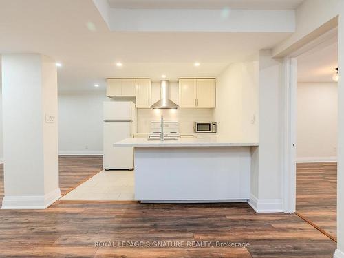 Bsmt-60 Risdon Crt, Toronto, ON - Indoor Photo Showing Kitchen