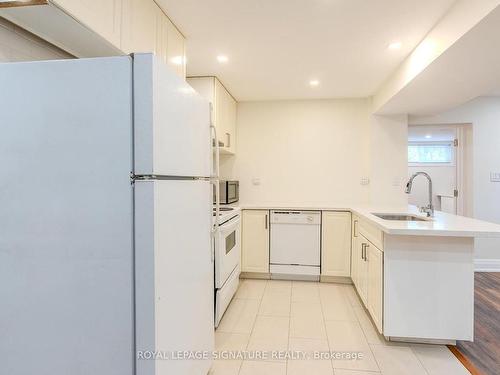 Bsmt-60 Risdon Crt, Toronto, ON - Indoor Photo Showing Kitchen