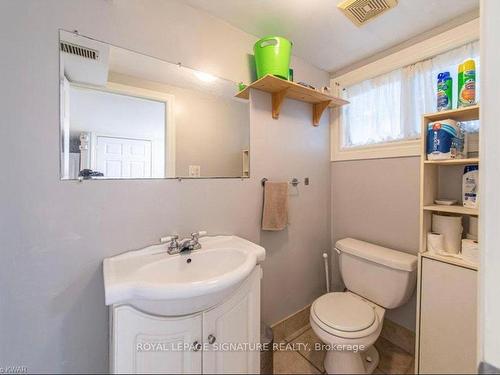 194 Cedarbrae Avenue, Waterloo, ON - Indoor Photo Showing Bathroom