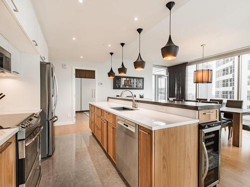 Kitchen - 2806-495 Av. Viger O., Montréal (Ville-Marie), QC - Indoor Photo Showing Kitchen With Upgraded Kitchen