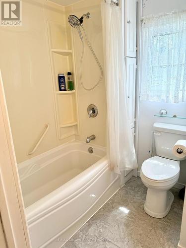 42 King Street, Kapuskasing, ON - Indoor Photo Showing Bathroom