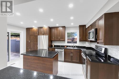 Upper - 3471 Chartrand Crescent, Mississauga, ON - Indoor Photo Showing Kitchen