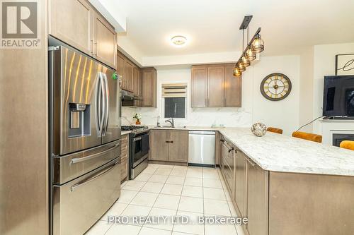 7 Dalbeattie Drive, Brampton, ON - Indoor Photo Showing Kitchen With Upgraded Kitchen