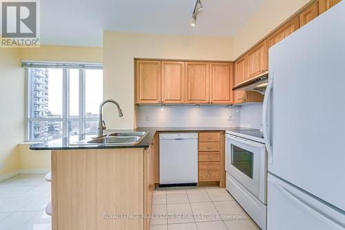 607 - 38 Fontenay Court, Toronto, ON - Indoor Photo Showing Kitchen With Double Sink