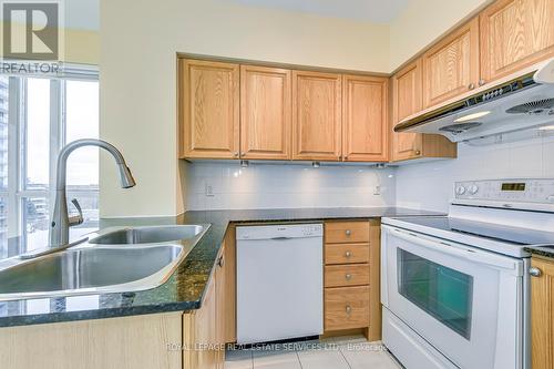 607 - 38 Fontenay Court, Toronto, ON - Indoor Photo Showing Kitchen With Double Sink