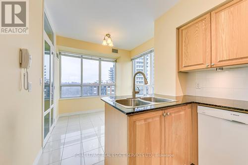 607 - 38 Fontenay Court, Toronto, ON - Indoor Photo Showing Kitchen With Double Sink