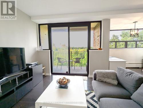 417 - 188 Mill Street S, Brampton, ON - Indoor Photo Showing Living Room