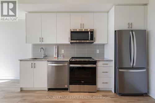 1604 - 335 Wheat Boom Drive, Oakville, ON - Indoor Photo Showing Kitchen