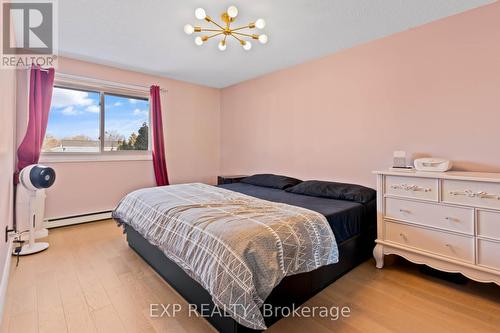 21 Hamlet Court, Brampton, ON - Indoor Photo Showing Bedroom