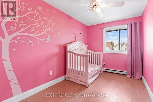 21 Hamlet Court, Brampton, ON - Indoor Photo Showing Bedroom