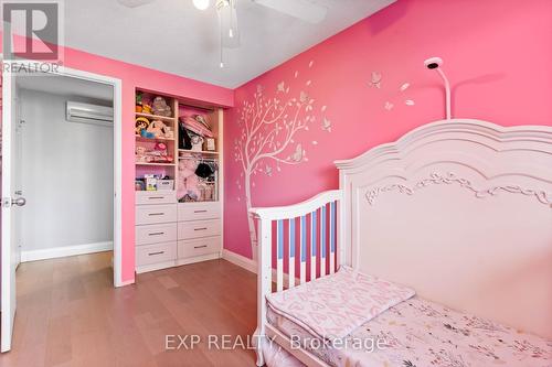 21 Hamlet Court, Brampton, ON - Indoor Photo Showing Bedroom