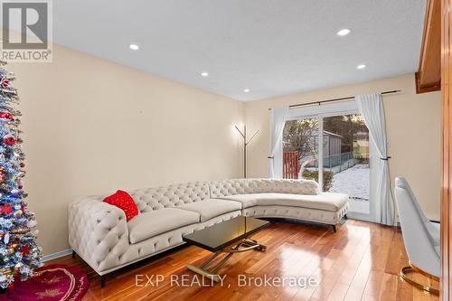 21 Hamlet Court, Brampton, ON - Indoor Photo Showing Living Room