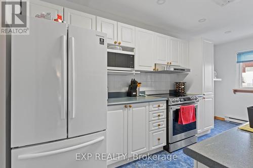 21 Hamlet Court, Brampton, ON - Indoor Photo Showing Kitchen