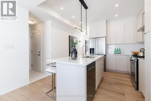 3300 Mariner Passage, Oakville, ON - Indoor Photo Showing Kitchen With Stainless Steel Kitchen With Upgraded Kitchen