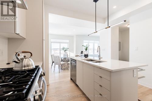 3300 Mariner Passage, Oakville, ON - Indoor Photo Showing Kitchen With Double Sink With Upgraded Kitchen