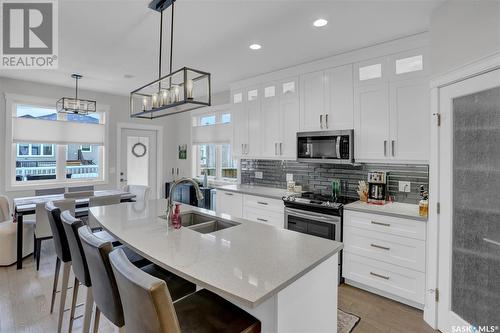 192 Wellington Drive, Moose Jaw, SK - Indoor Photo Showing Kitchen With Double Sink With Upgraded Kitchen