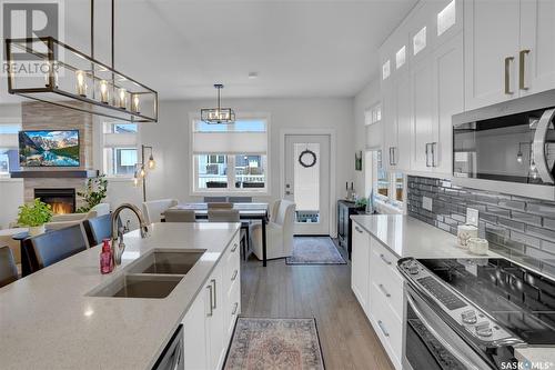 192 Wellington Drive, Moose Jaw, SK - Indoor Photo Showing Kitchen With Double Sink With Upgraded Kitchen