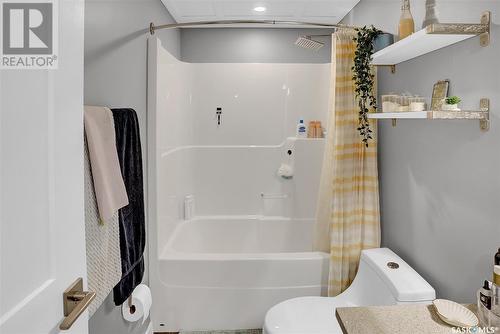 192 Wellington Drive, Moose Jaw, SK - Indoor Photo Showing Bathroom