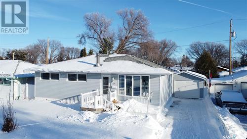 1103 Simpson Avenue, Moose Jaw, SK - Outdoor