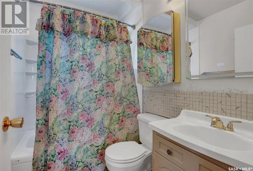 1103 Simpson Avenue, Moose Jaw, SK - Indoor Photo Showing Bathroom