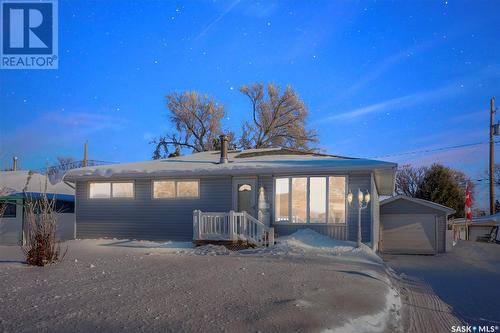 1103 Simpson Avenue, Moose Jaw, SK - Outdoor