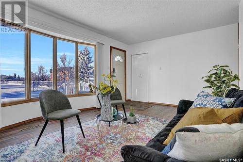 1103 Simpson Avenue, Moose Jaw, SK - Indoor Photo Showing Living Room