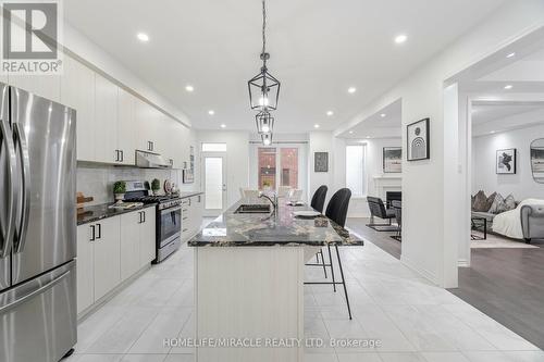 2885 Foxden Square, Pickering, ON - Indoor Photo Showing Kitchen With Upgraded Kitchen